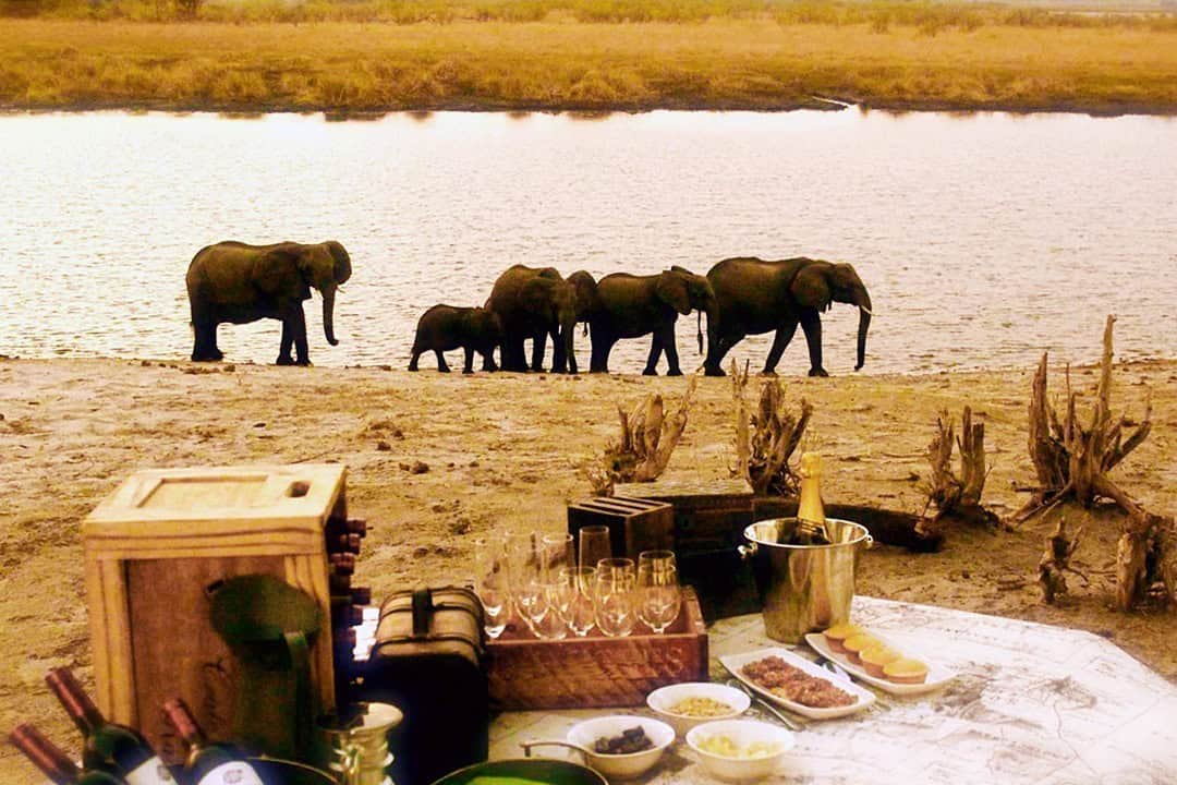 African Monarch Lodges Sundowners
